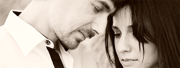 ek-home-page-banner-2a-sm a couple getting engaged with fine jewelry